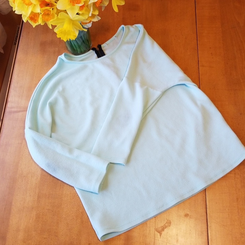 Mint blue three quarter lengthened sleeves
